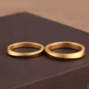 How to Choose the Perfect 24K Gold Wedding Ring? 1 Anillos de boda de oro de 24k, anillos de pareja minimalistas, anillos de boda de oro forjados a mano.