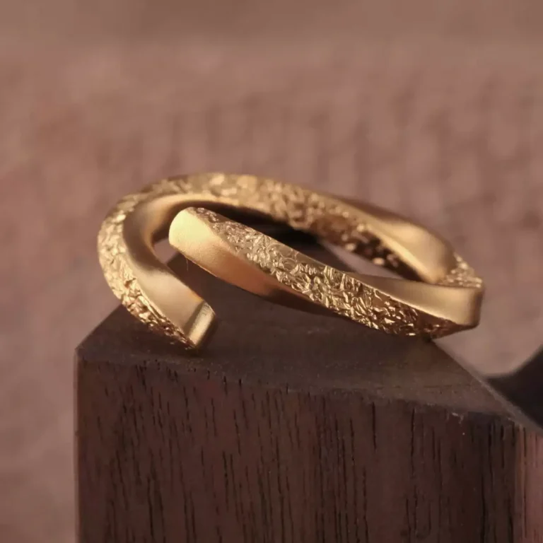 mobius gold wedding ring, hammered texture 24k gold ring, hand forged gold band