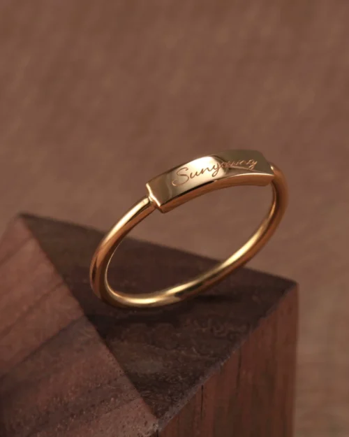 Discover a solid 24K gold ring crafted by hand and personalized with engraving. A meaningful wedding, anniversary, or milestone gift.