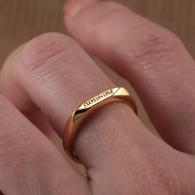 24k-gold-ring-AZK-7042-1 แหวนทองขัดมัน, แหวนเรียบง่าย 24k, เครื่องประดับทองคำแท้, แหวนทองตีมือ, แหวนทองเรียบง่ายสวมใส่ประจำวัน