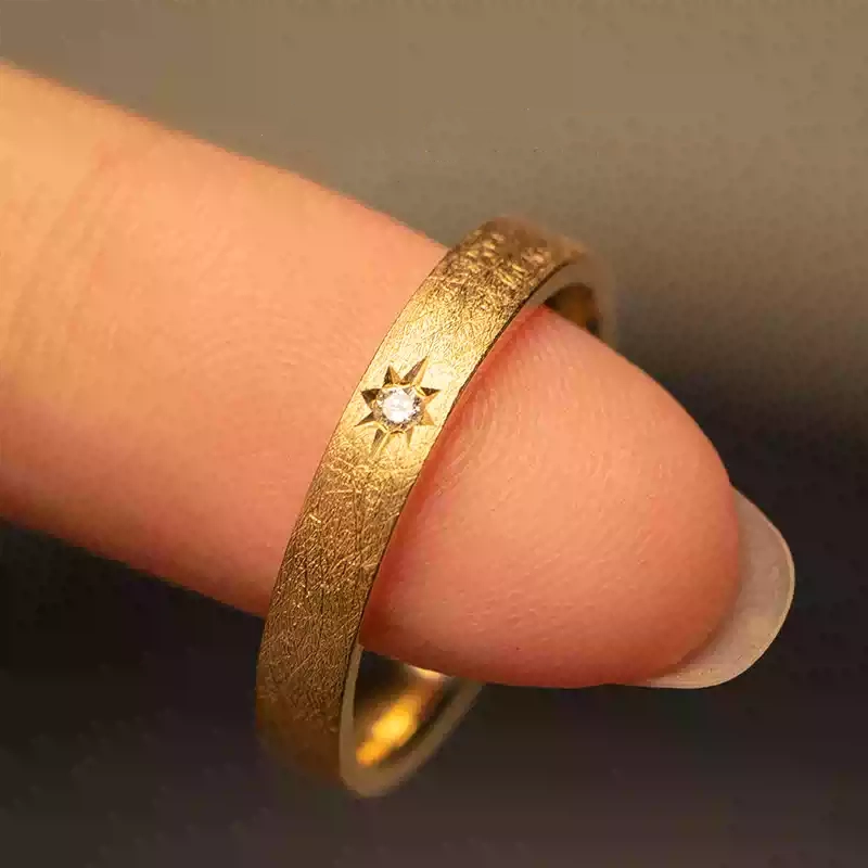 24k-gold-ring-AZK-7049-05 خاتم زفاف من الذهب عيار 18 قيراط، تصميم يدوي رائع، خيار أنيق للزواج والهدايا