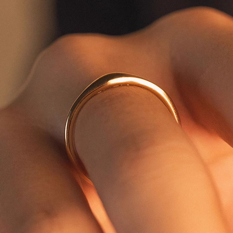 24k-gold-ring-AZK-7050-02 خاتم من الذهب عيار 18 قيراط، بتصميم يدوي رائع، مثالي لحفلات الزفاف والهدايا