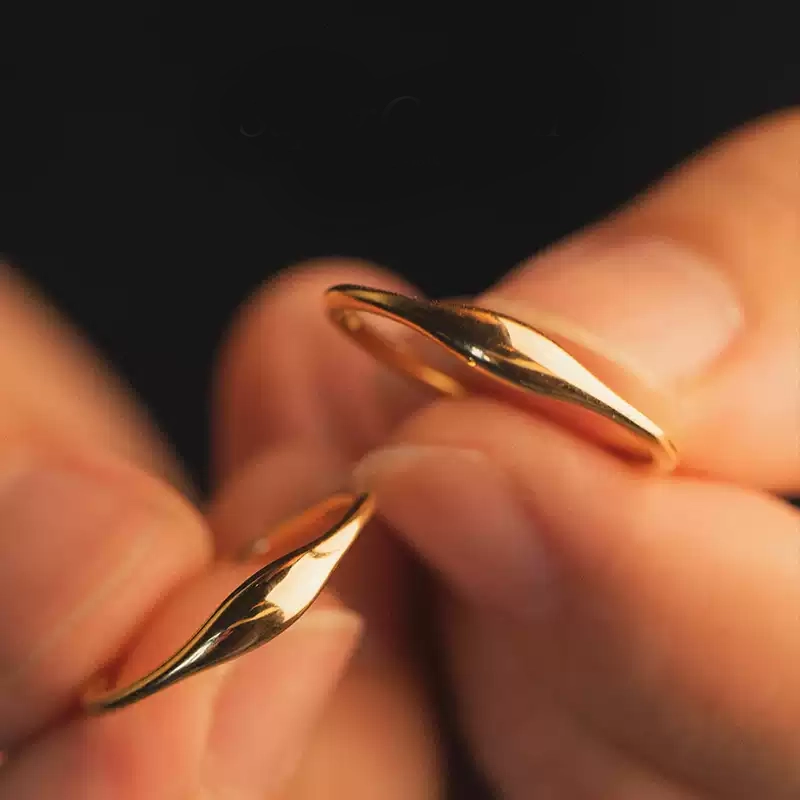 24k-gold-ring-AZK-7050-03 خاتم من الذهب عيار 18 قيراط، بتصميم يدوي رائع، مثالي لحفلات الزفاف والهدايا