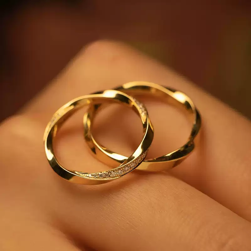 24k-gold-ring-AZK-7058-04 แหวนแต่งงานเพชรทองคำ 18K แบบมินิมอล ดีไซน์เรียบหรู สัญลักษณ์แห่งความรักที่ยั่งยืน