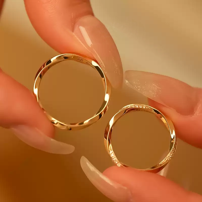 24k-gold-ring-AZK-7058-05 แหวนแต่งงานเพชรทองคำ 18K แบบมินิมอล ดีไซน์เรียบหรู สัญลักษณ์แห่งความรักที่ยั่งยืน