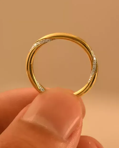 18K Pure Gold Diamond Wedding Band, Exquisite Design with Diamond Accents, Perfect for Weddings and Gifting