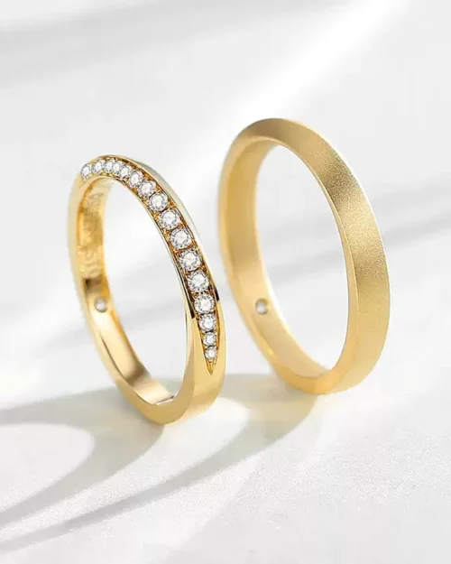 18K Gold Diamond Ring, Classic Elegant Design, Perfect for Weddings and Engagements
