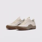 Men's low-top breathable trail running shoes in khaki, front 45 degree view