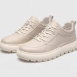 Menu2019s leather casual sneakers in beige, front 45 degree view