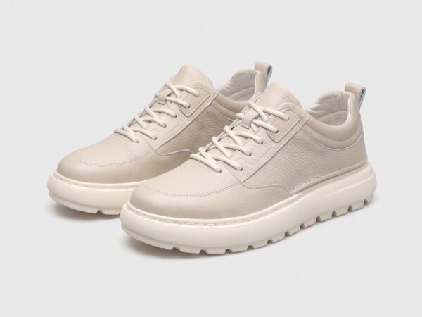 Menu2019s leather casual sneakers in beige, front 45 degree view