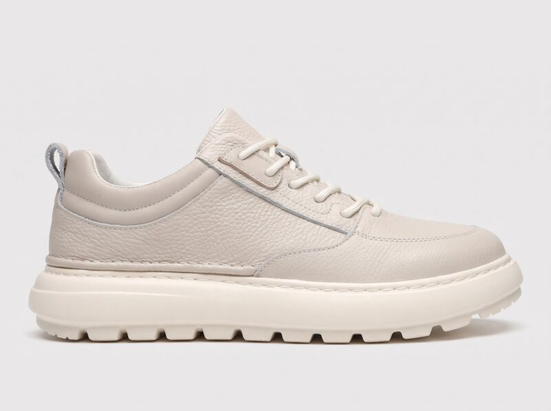 Menu2019s leather casual sneaker in beige, right side profile view