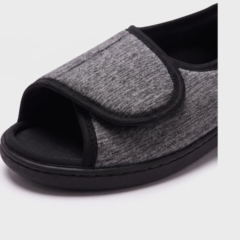 Open toe detail of gray AZEKA wide fit casual slippers